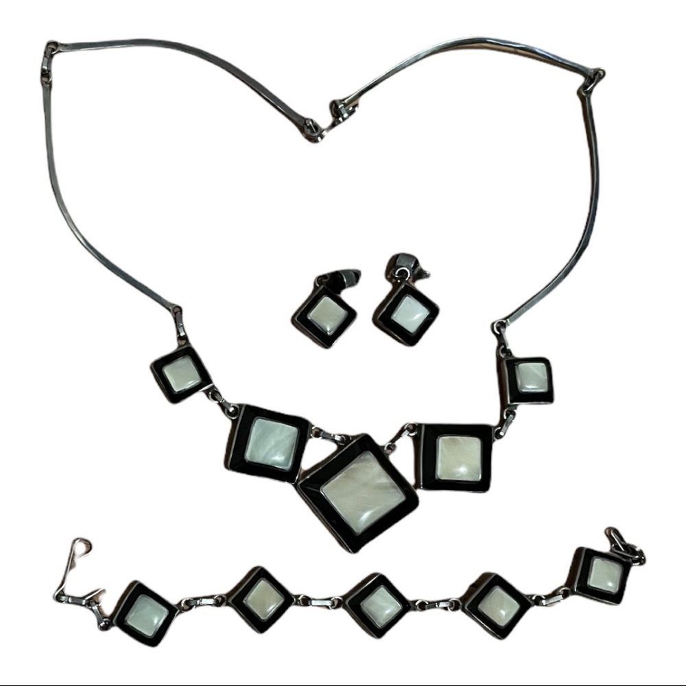 Jewelry Set: Necklace, earrings, bracelet
